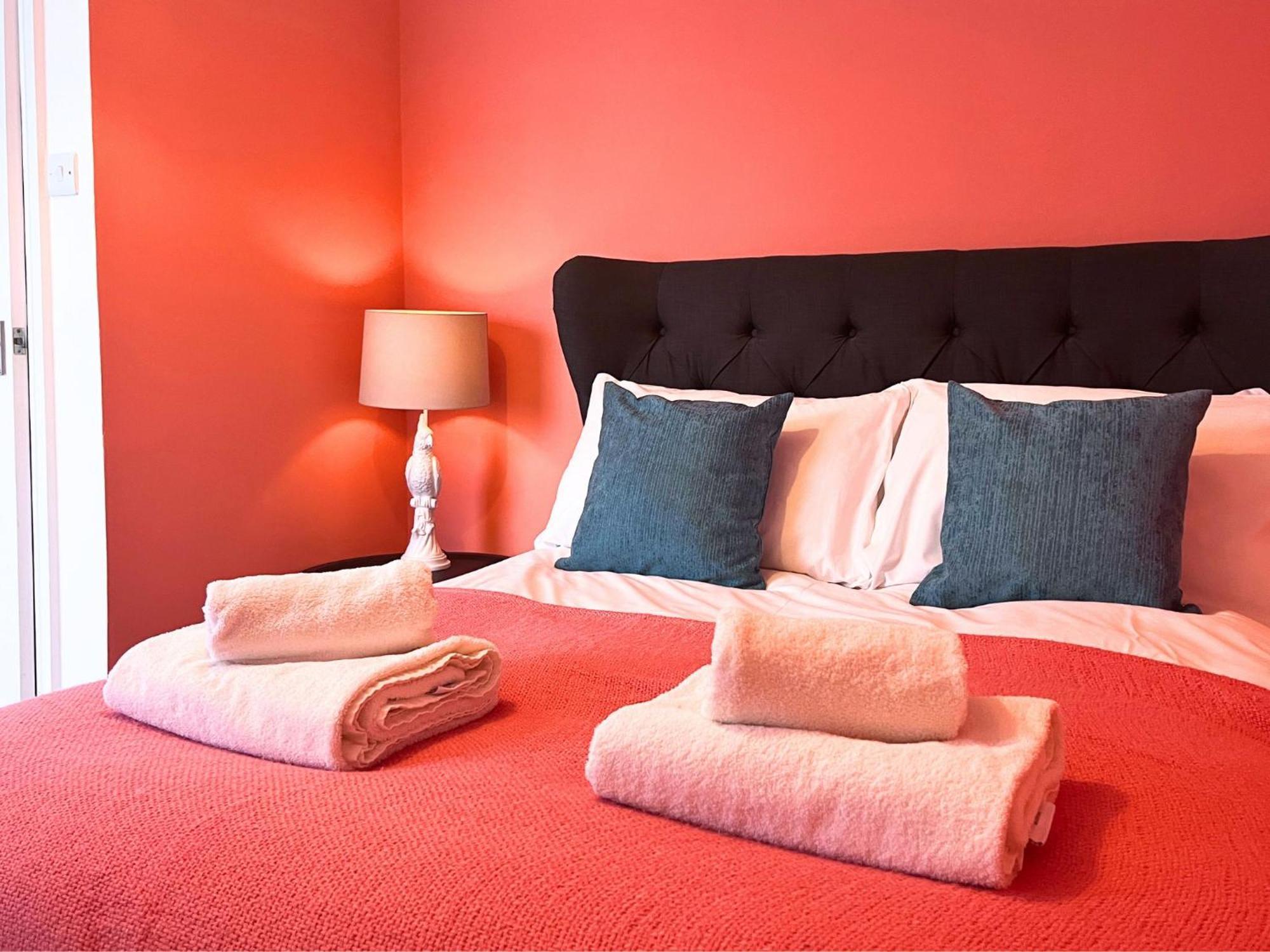 Jekyll'S On Hyde - Spacious Town House - Central Winchester - Free Parking, Sleeps 5 - By Xplus Stays Buitenkant foto