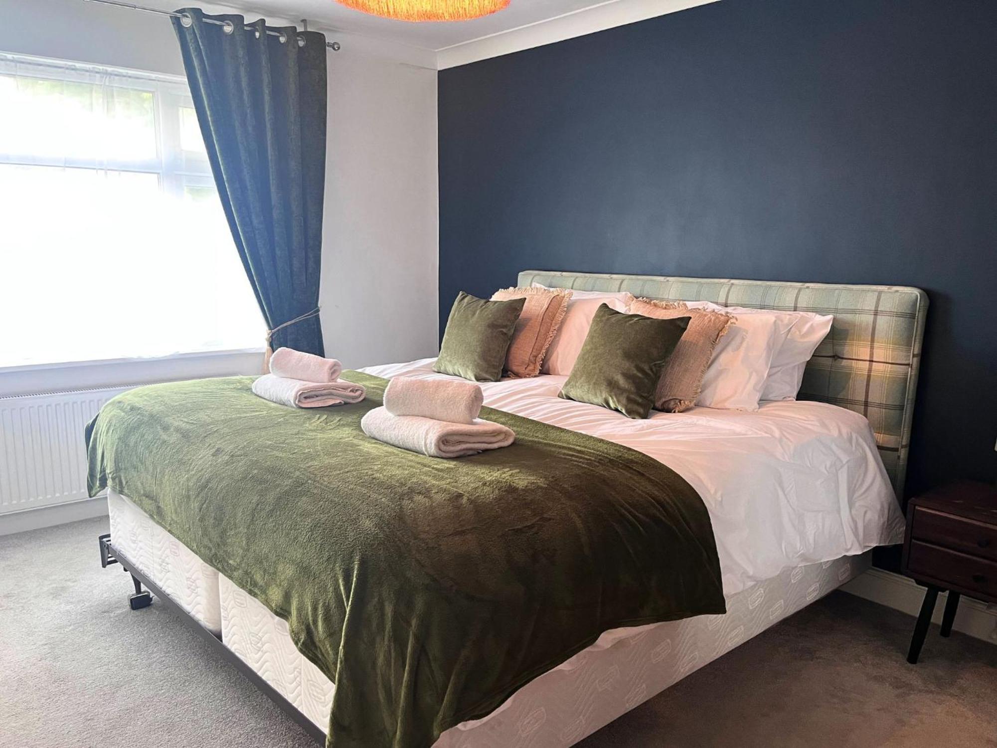 Jekyll'S On Hyde - Spacious Town House - Central Winchester - Free Parking, Sleeps 5 - By Xplus Stays Buitenkant foto