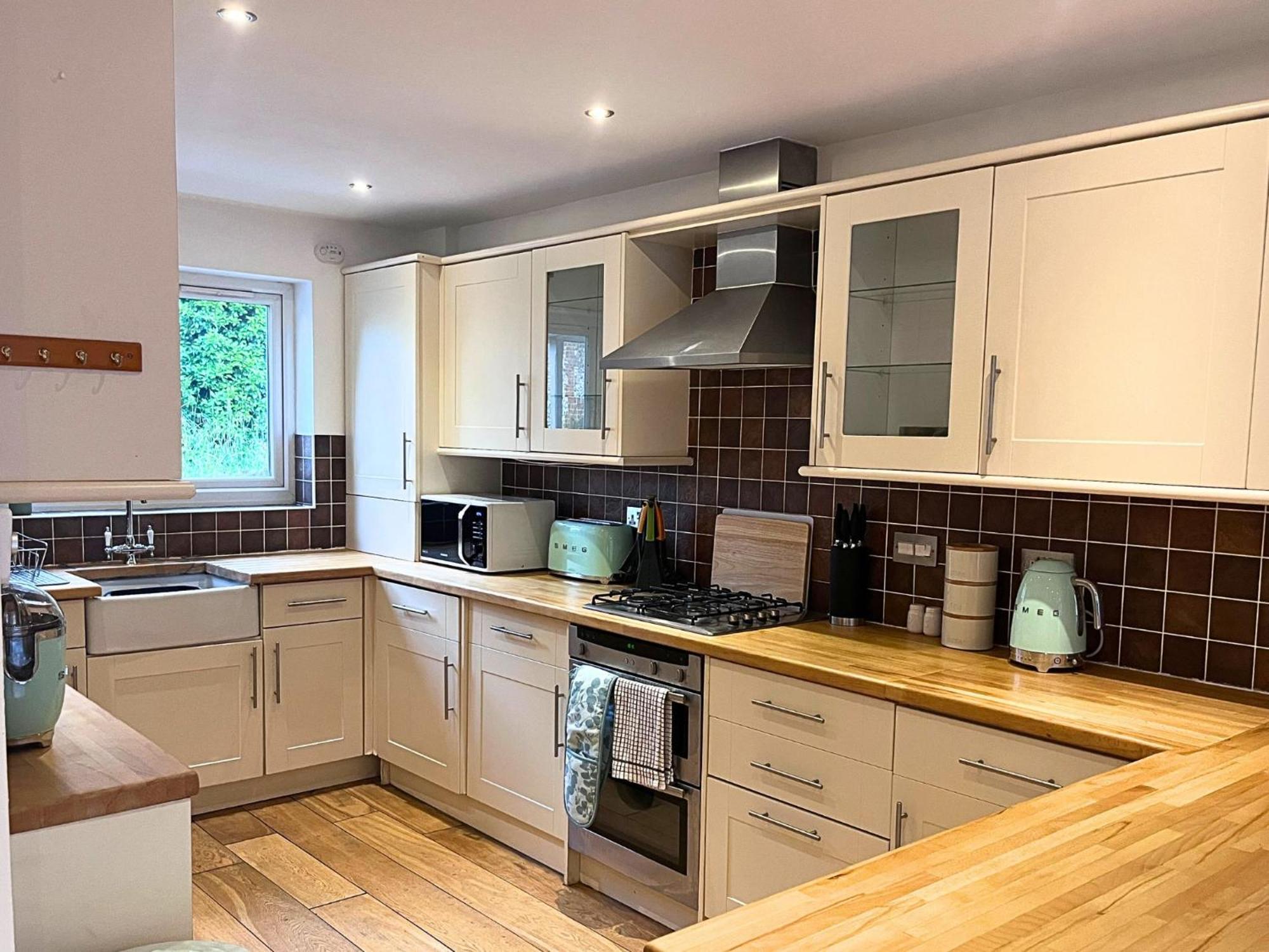 Jekyll'S On Hyde - Spacious Town House - Central Winchester - Free Parking, Sleeps 5 - By Xplus Stays Buitenkant foto