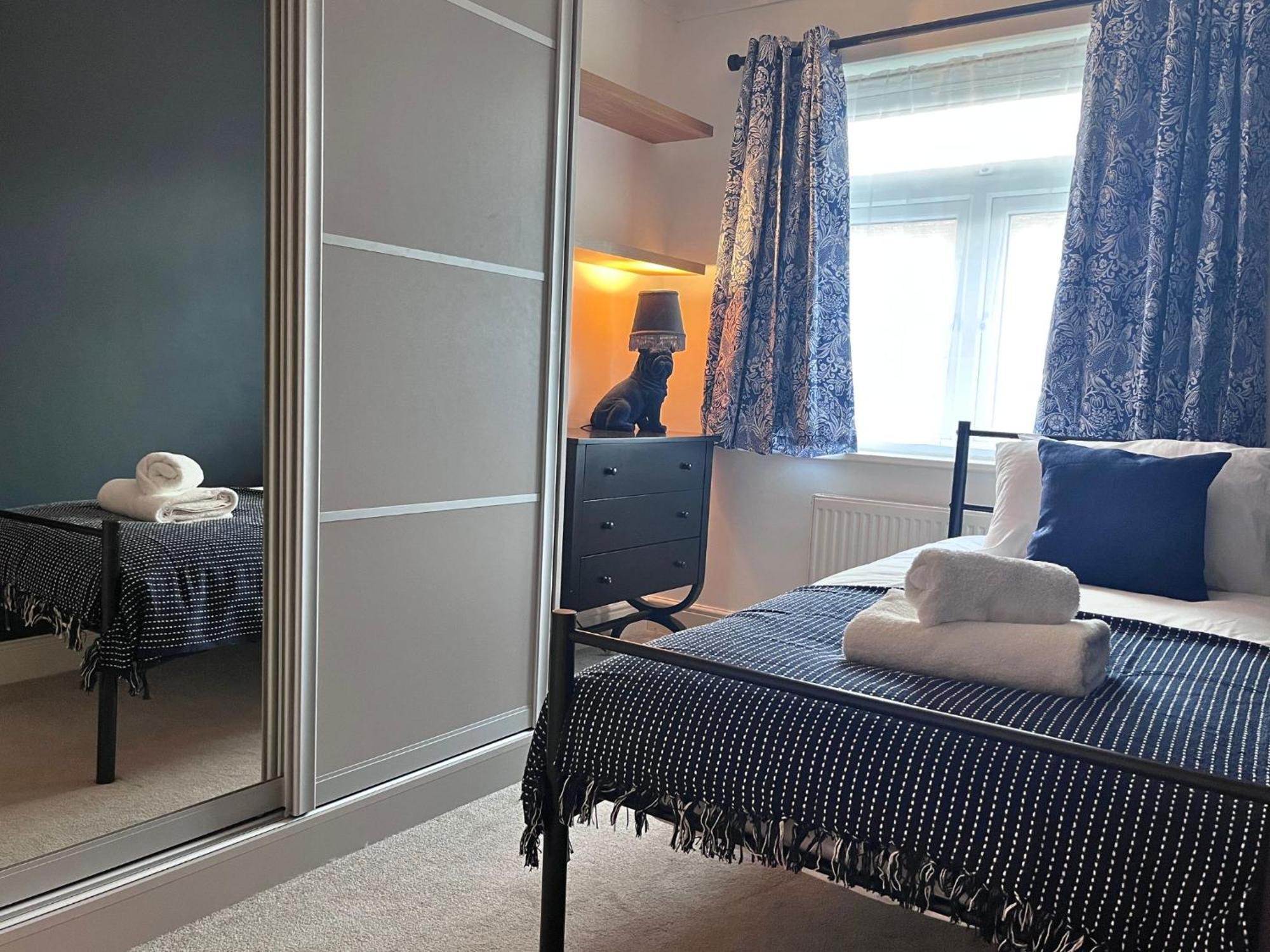 Jekyll'S On Hyde - Spacious Town House - Central Winchester - Free Parking, Sleeps 5 - By Xplus Stays Buitenkant foto